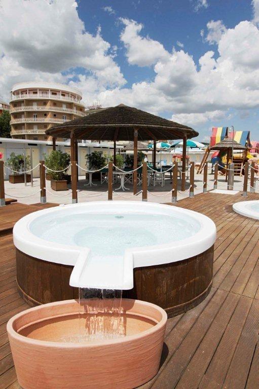 Hotel Torremaura Milano Marittima Exterior foto